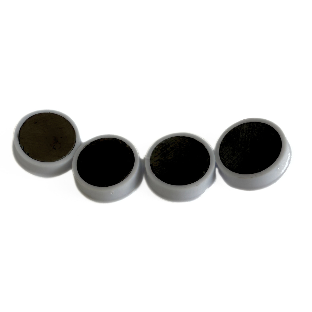 Magnet 24x8mm rund in Weiß auf Pinnwand mit Papier befestigt